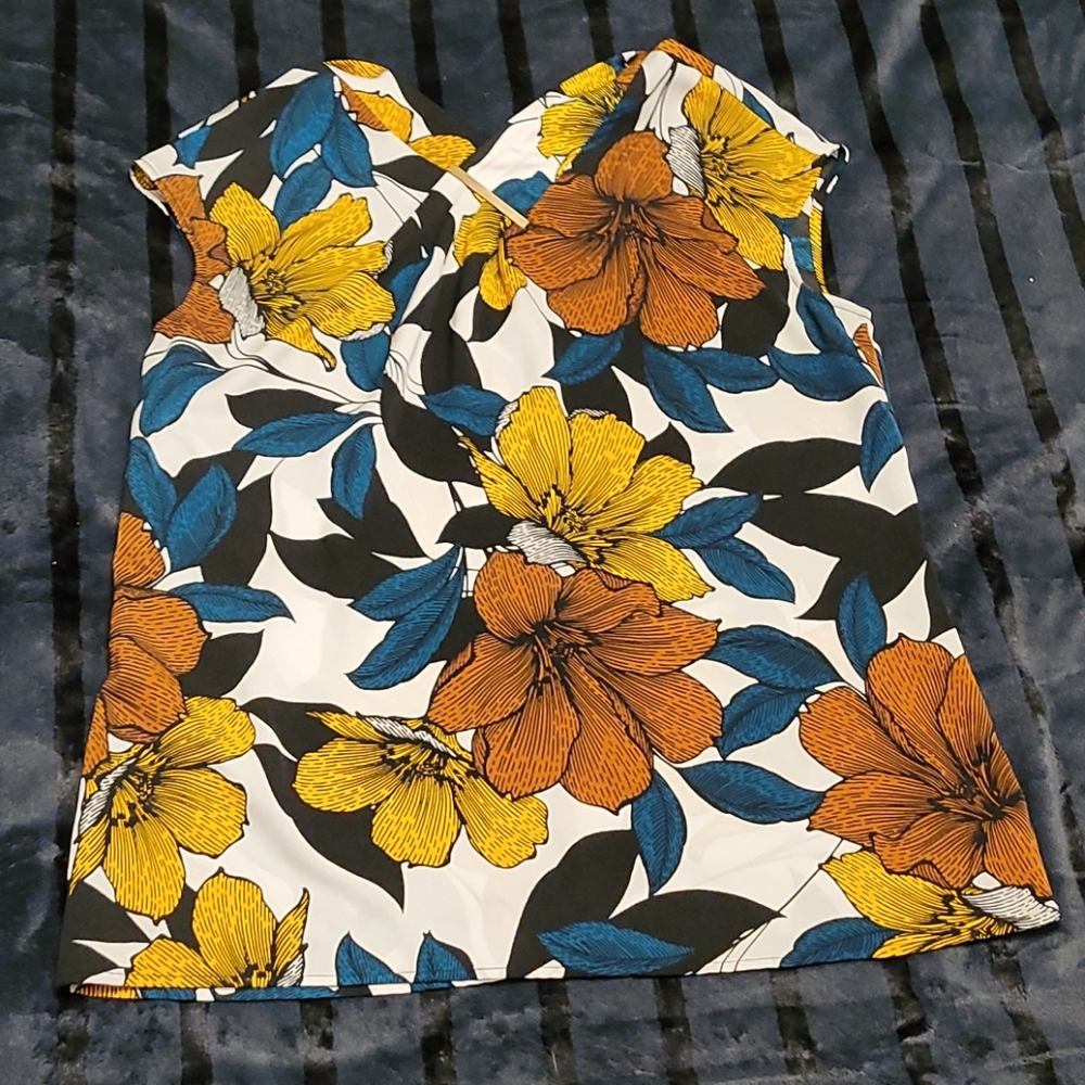 Worthington floral print sleeveless shirt